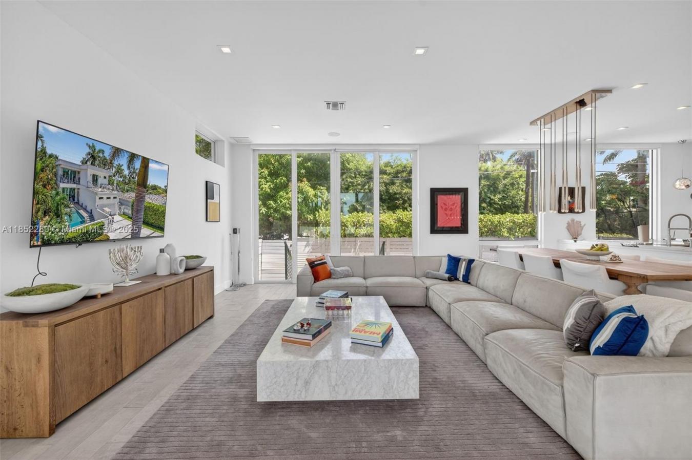 Hollywood, Florida, 33019, United States, 3 Bedrooms Bedrooms, ,3 BathroomsBathrooms,Residential,For Sale,1952723