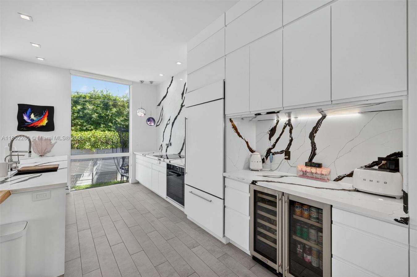 Hollywood, Florida, 33019, United States, 3 Bedrooms Bedrooms, ,3 BathroomsBathrooms,Residential,For Sale,1952723