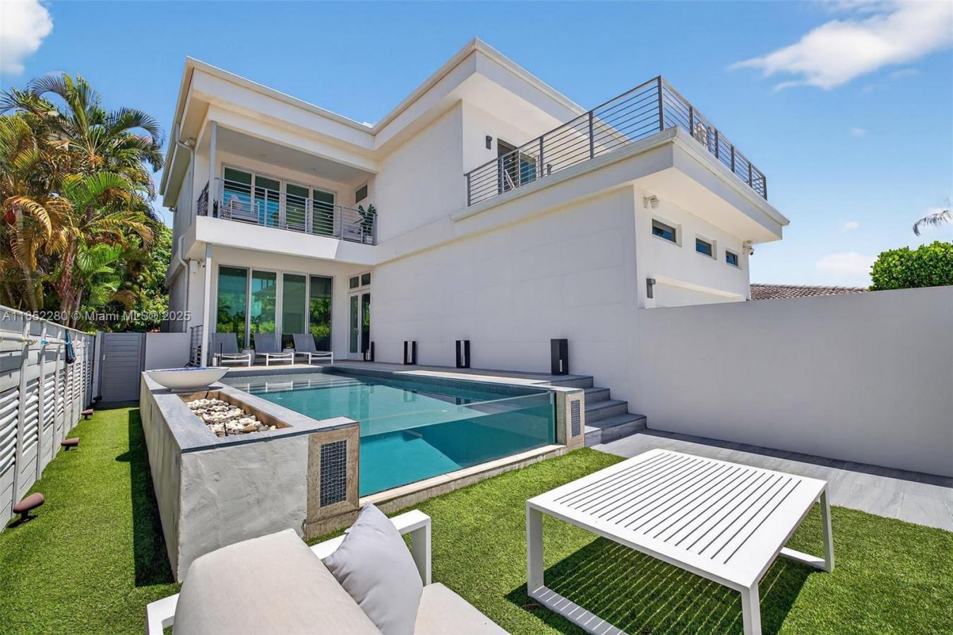 Hollywood, Florida, 33019, United States, 3 Bedrooms Bedrooms, ,3 BathroomsBathrooms,Residential,For Sale,1952723