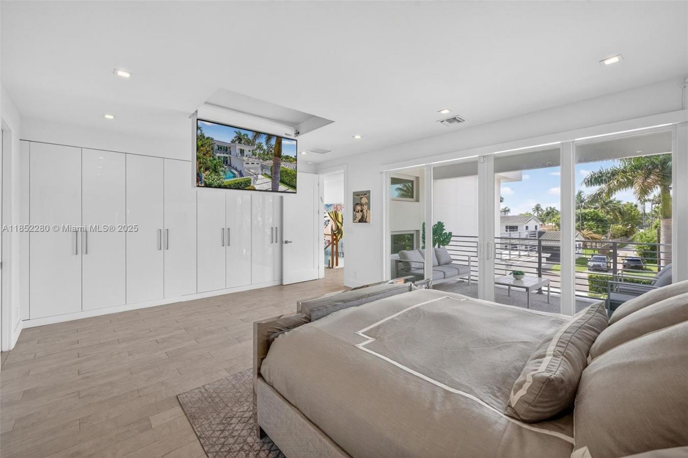 Hollywood, Florida, 33019, United States, 3 Bedrooms Bedrooms, ,3 BathroomsBathrooms,Residential,For Sale,1952723