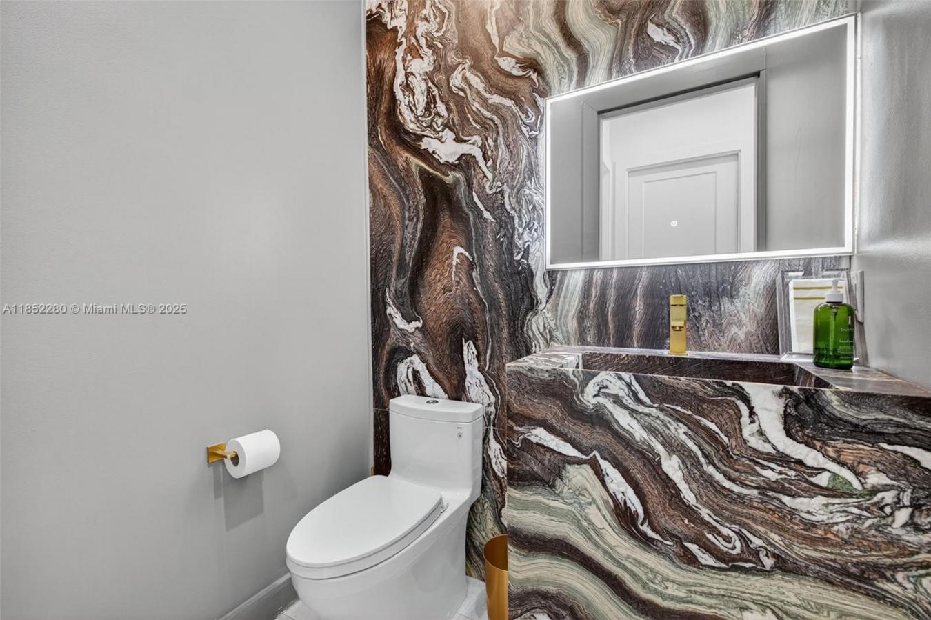 Hollywood, Florida, 33019, United States, 3 Bedrooms Bedrooms, ,3 BathroomsBathrooms,Residential,For Sale,1952723