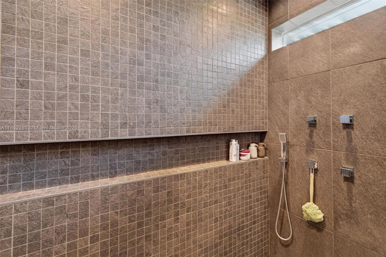 Hollywood, Florida, 33019, United States, 3 Bedrooms Bedrooms, ,3 BathroomsBathrooms,Residential,For Sale,1952723