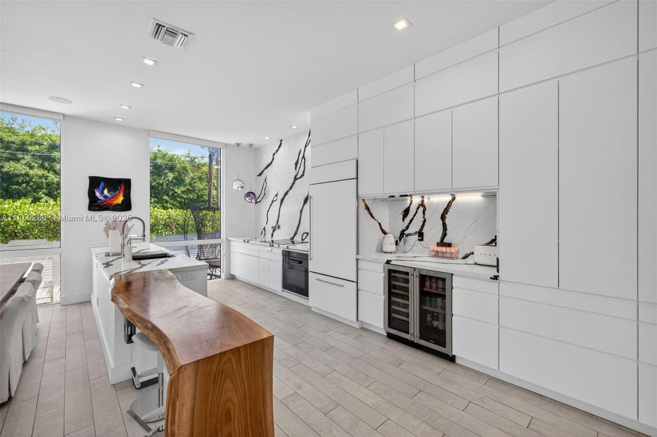 Hollywood, Florida, 33019, United States, 3 Bedrooms Bedrooms, ,3 BathroomsBathrooms,Residential,For Sale,1952723