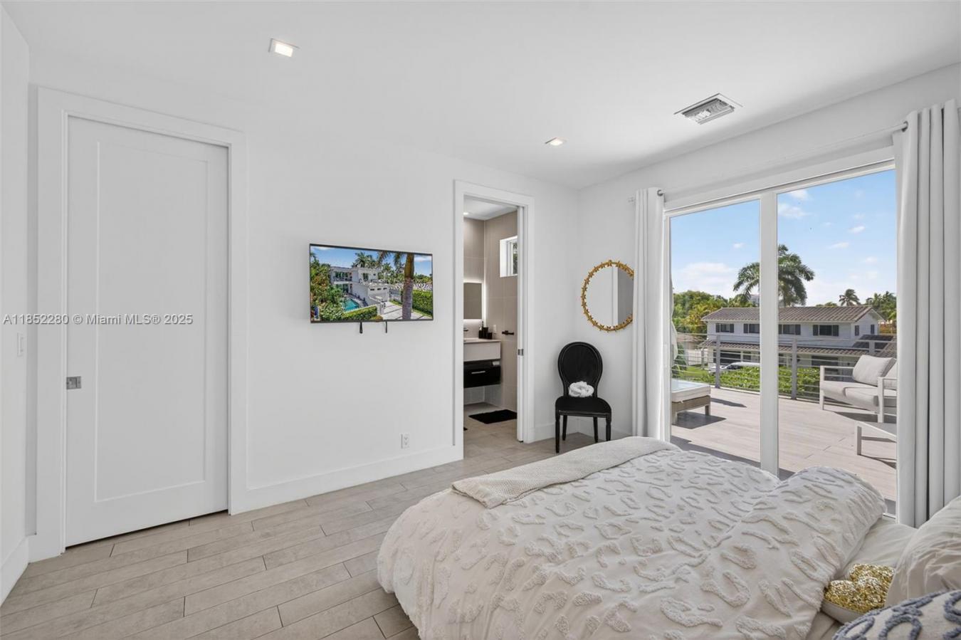 Hollywood, Florida, 33019, United States, 3 Bedrooms Bedrooms, ,3 BathroomsBathrooms,Residential,For Sale,1952723