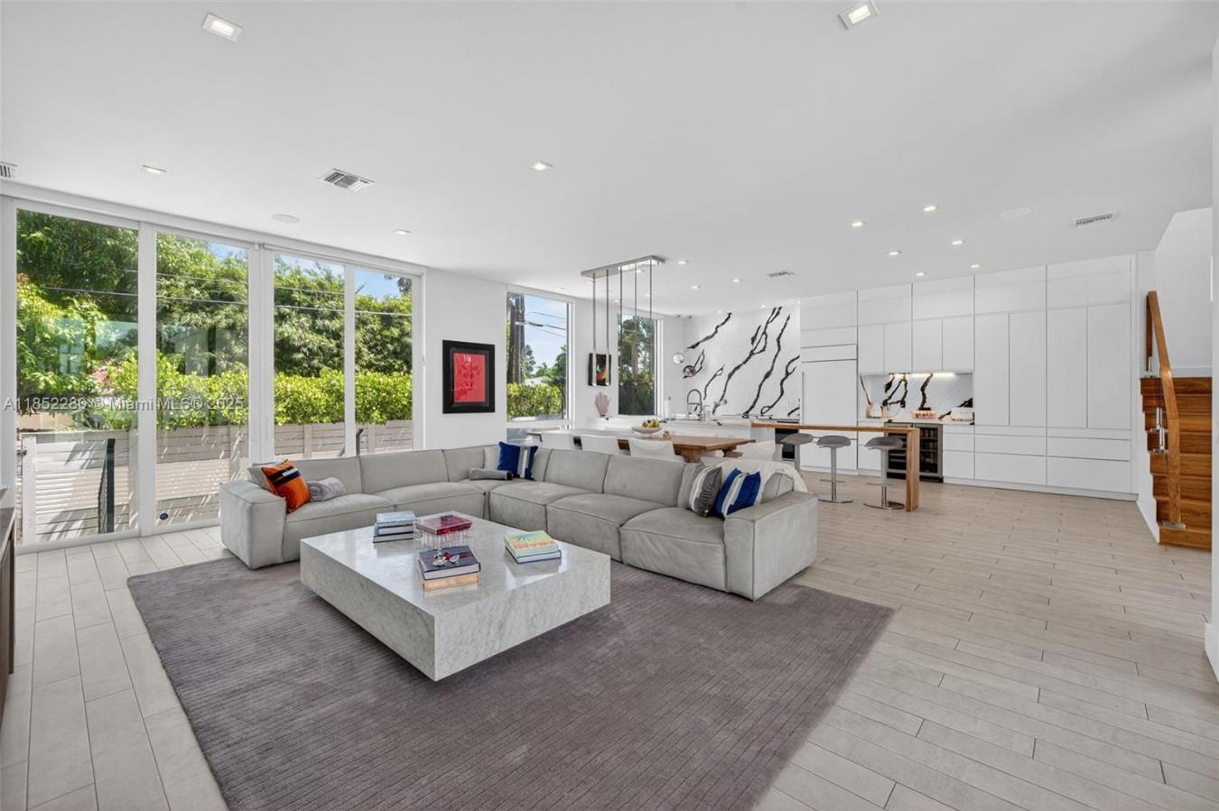 Hollywood, Florida, 33019, United States, 3 Bedrooms Bedrooms, ,3 BathroomsBathrooms,Residential,For Sale,1952723