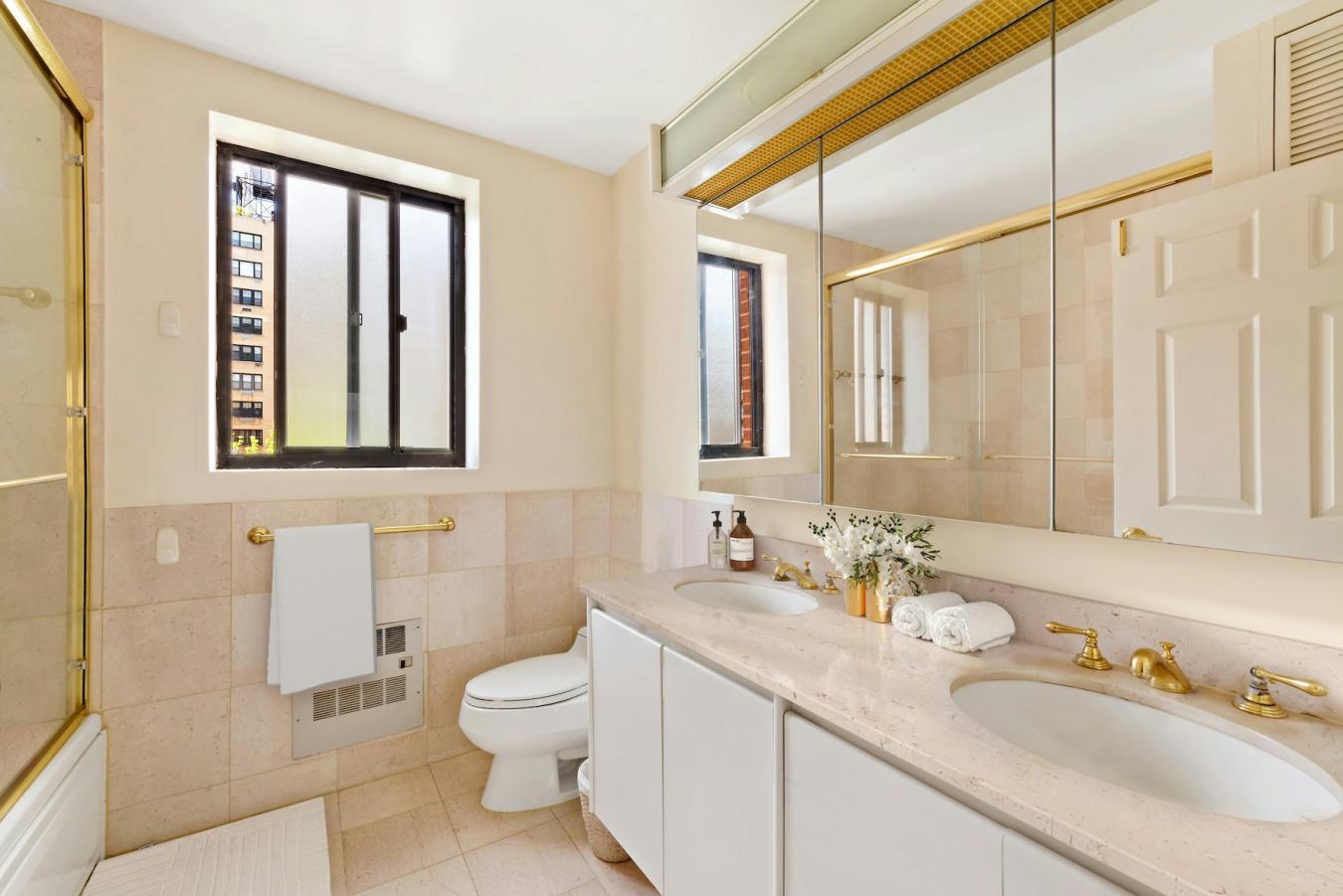 New York, New York, 10128, United States, 3 Bedrooms Bedrooms, ,3 BathroomsBathrooms,Residential,For Sale,1962126