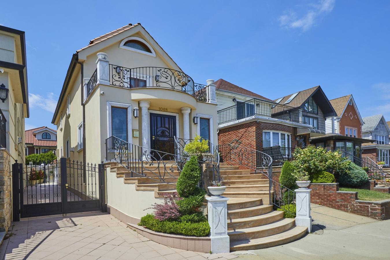 Dyker Heights, New York, 11228, United States, 3 Bedrooms Bedrooms, ,2 BathroomsBathrooms,Residential,For Sale,1919270