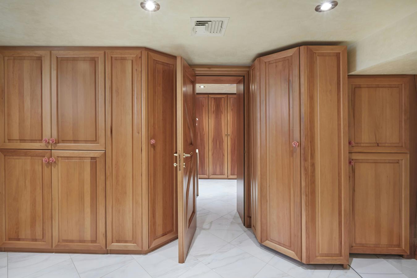 Dyker Heights, New York, 11228, United States, 3 Bedrooms Bedrooms, ,2 BathroomsBathrooms,Residential,For Sale,1919270