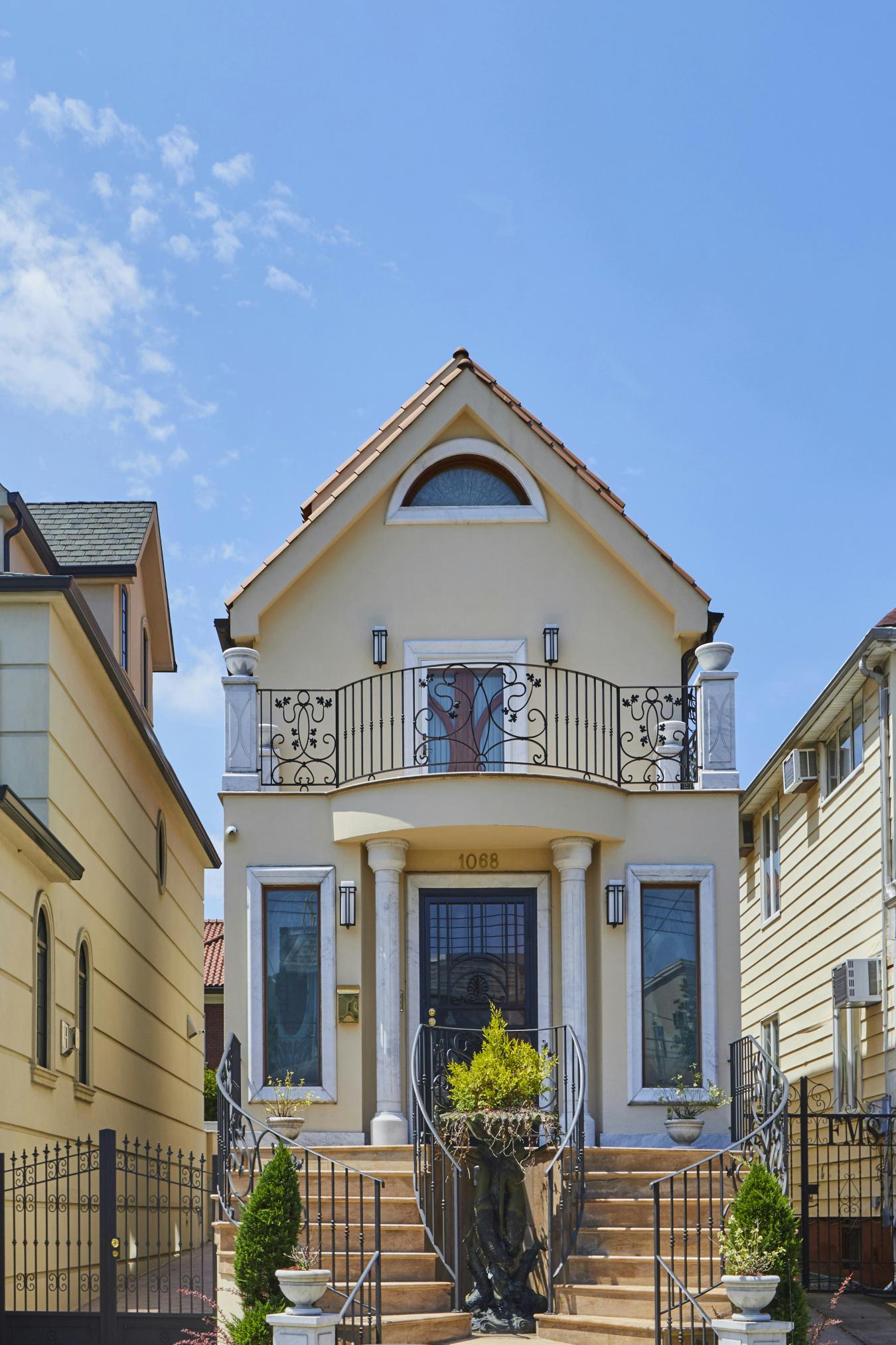 Dyker Heights, New York, 11228, United States, 3 Bedrooms Bedrooms, ,2 BathroomsBathrooms,Residential,For Sale,1919270