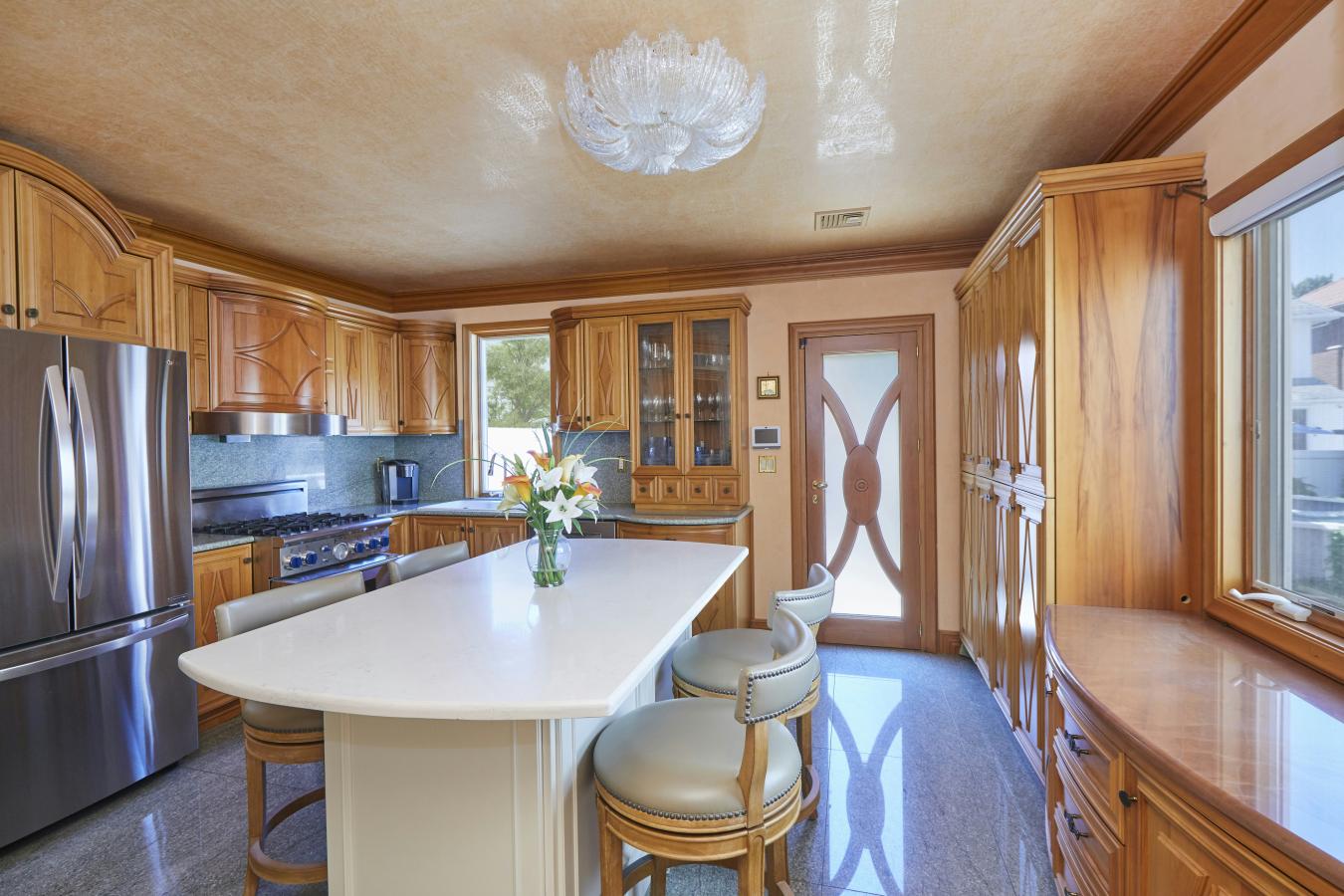 Dyker Heights, New York, 11228, United States, 3 Bedrooms Bedrooms, ,2 BathroomsBathrooms,Residential,For Sale,1919270