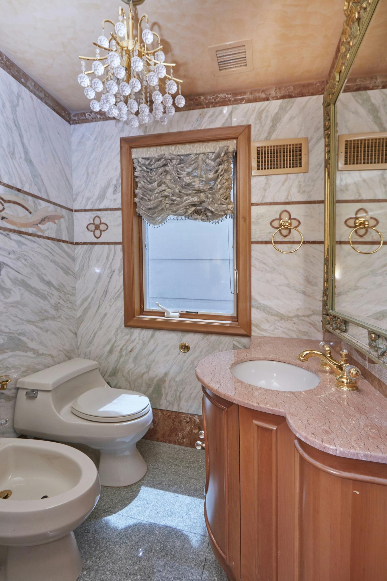 Dyker Heights, New York, 11228, United States, 3 Bedrooms Bedrooms, ,2 BathroomsBathrooms,Residential,For Sale,1919270