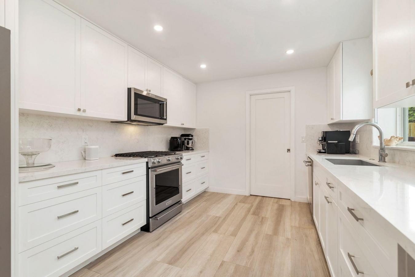 West Palm Beach, Florida, 33405, United States, 3 Bedrooms Bedrooms, ,2 BathroomsBathrooms,Residential,For Sale,1919264