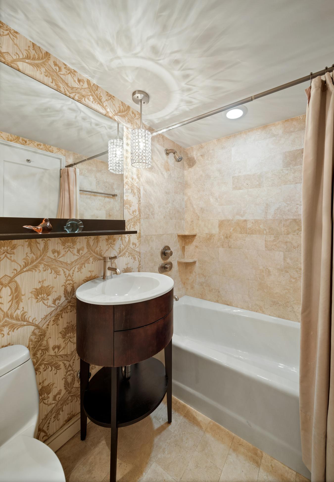 New York, New York, 10021, United States, 2 Bedrooms Bedrooms, ,2 BathroomsBathrooms,Residential,For Sale,1919261