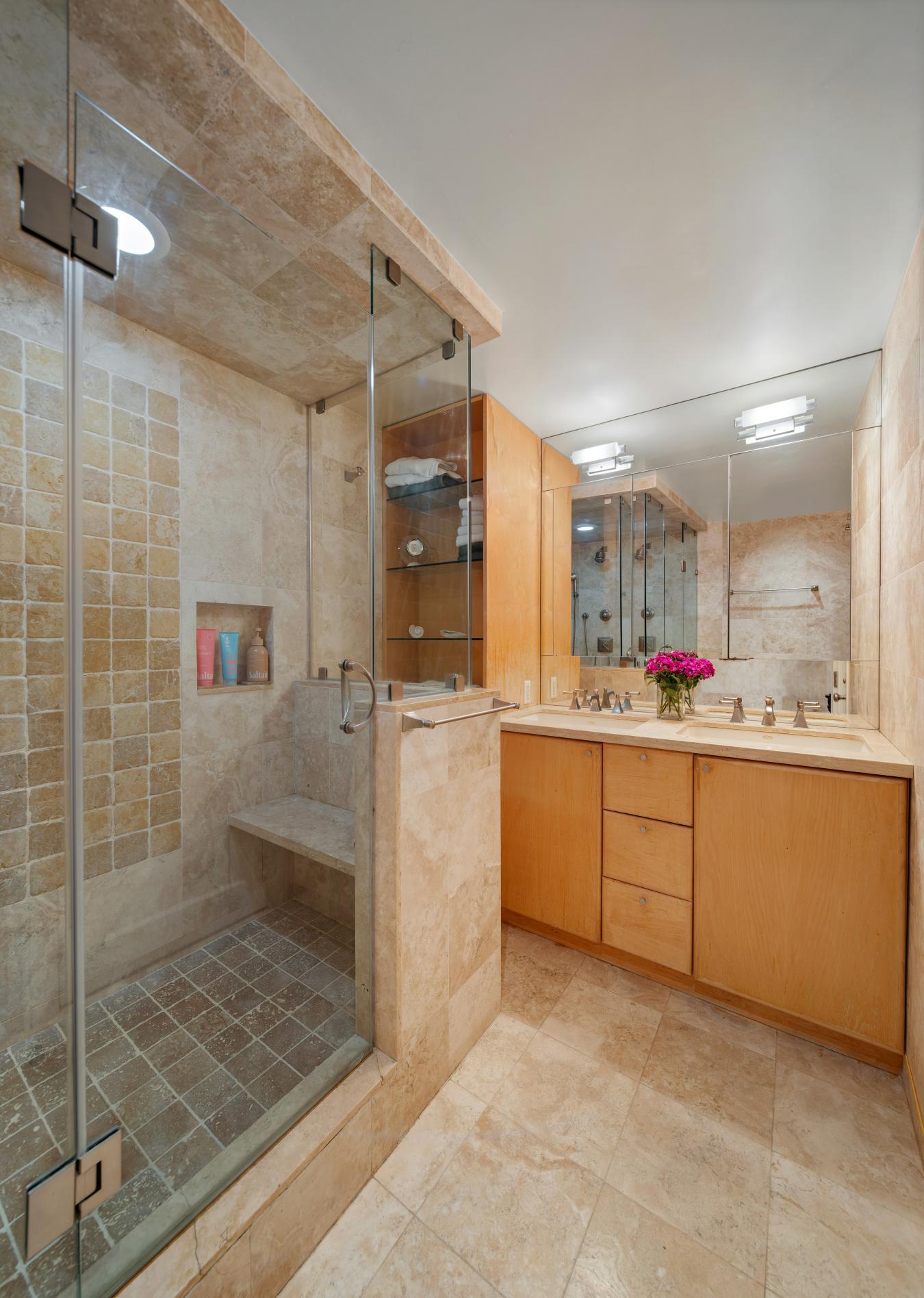 New York, New York, 10021, United States, 2 Bedrooms Bedrooms, ,2 BathroomsBathrooms,Residential,For Sale,1919261