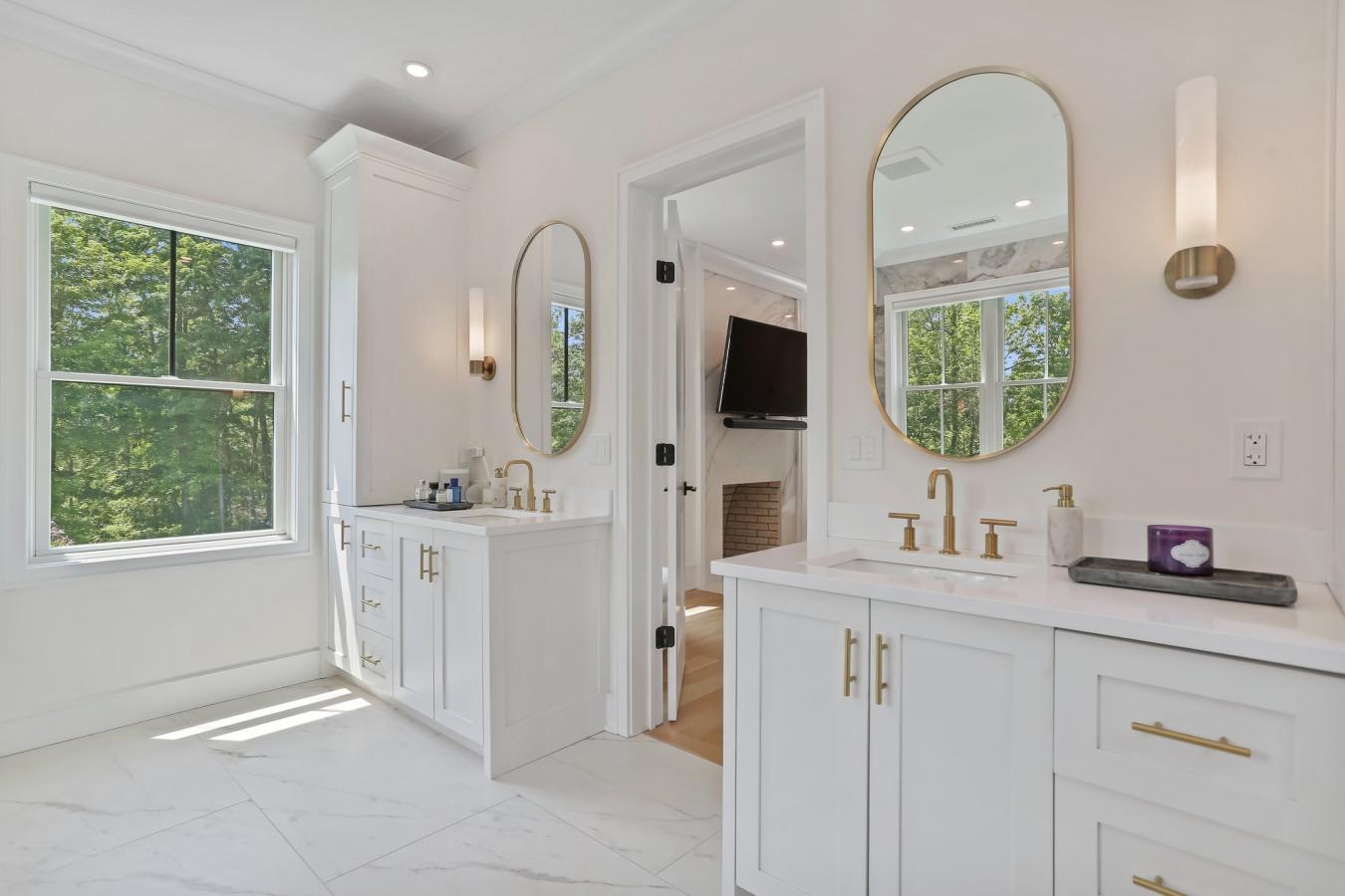 Fairfield, Connecticut, 06824, United States, 5 Bedrooms Bedrooms, ,3 BathroomsBathrooms,Residential,For Sale,1919249