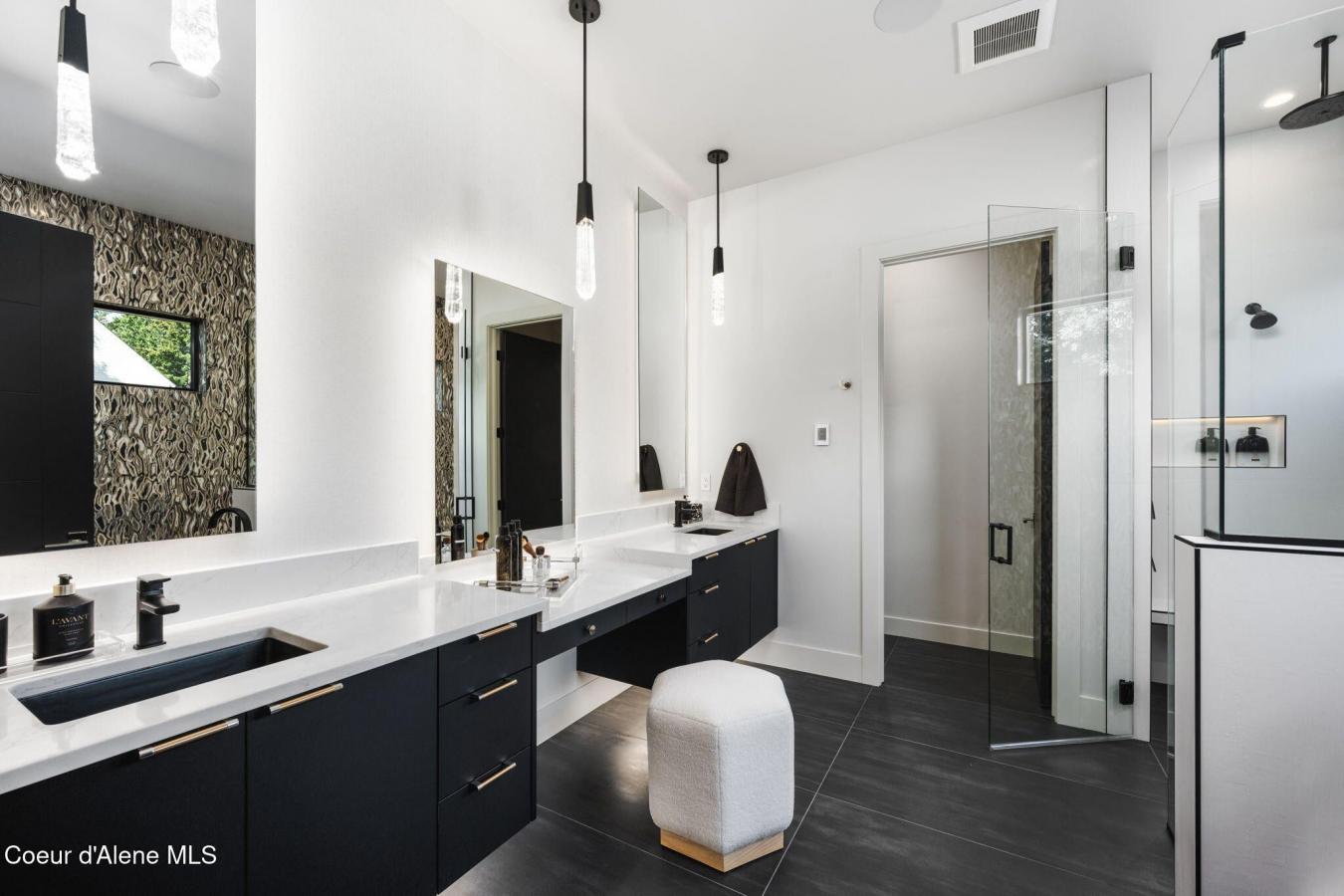 Coeur d'Alene, Kootenai, 83814, United States, 4 Bedrooms Bedrooms, ,4 BathroomsBathrooms,Residential,For Sale,1920181