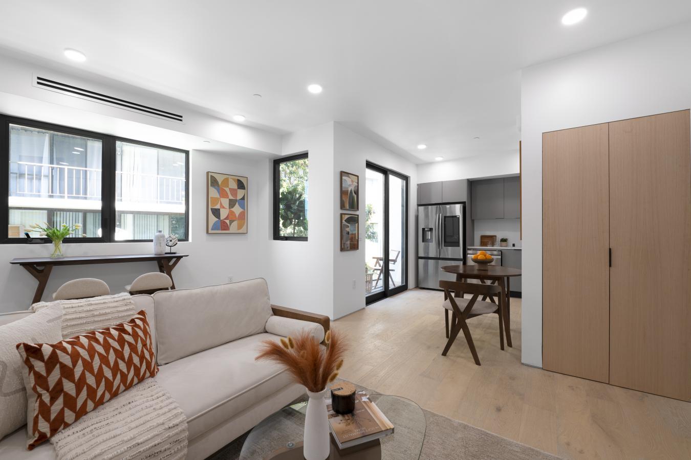 Los Angeles, California, 90024, United States, 1 Bedroom Bedrooms, ,1 BathroomBathrooms,Residential,For Sale,1919248