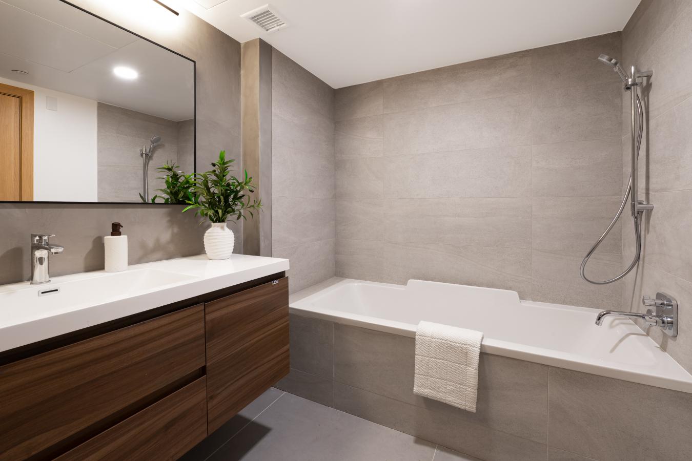 Los Angeles, California, 90024, United States, 1 Bedroom Bedrooms, ,1 BathroomBathrooms,Residential,For Sale,1919248