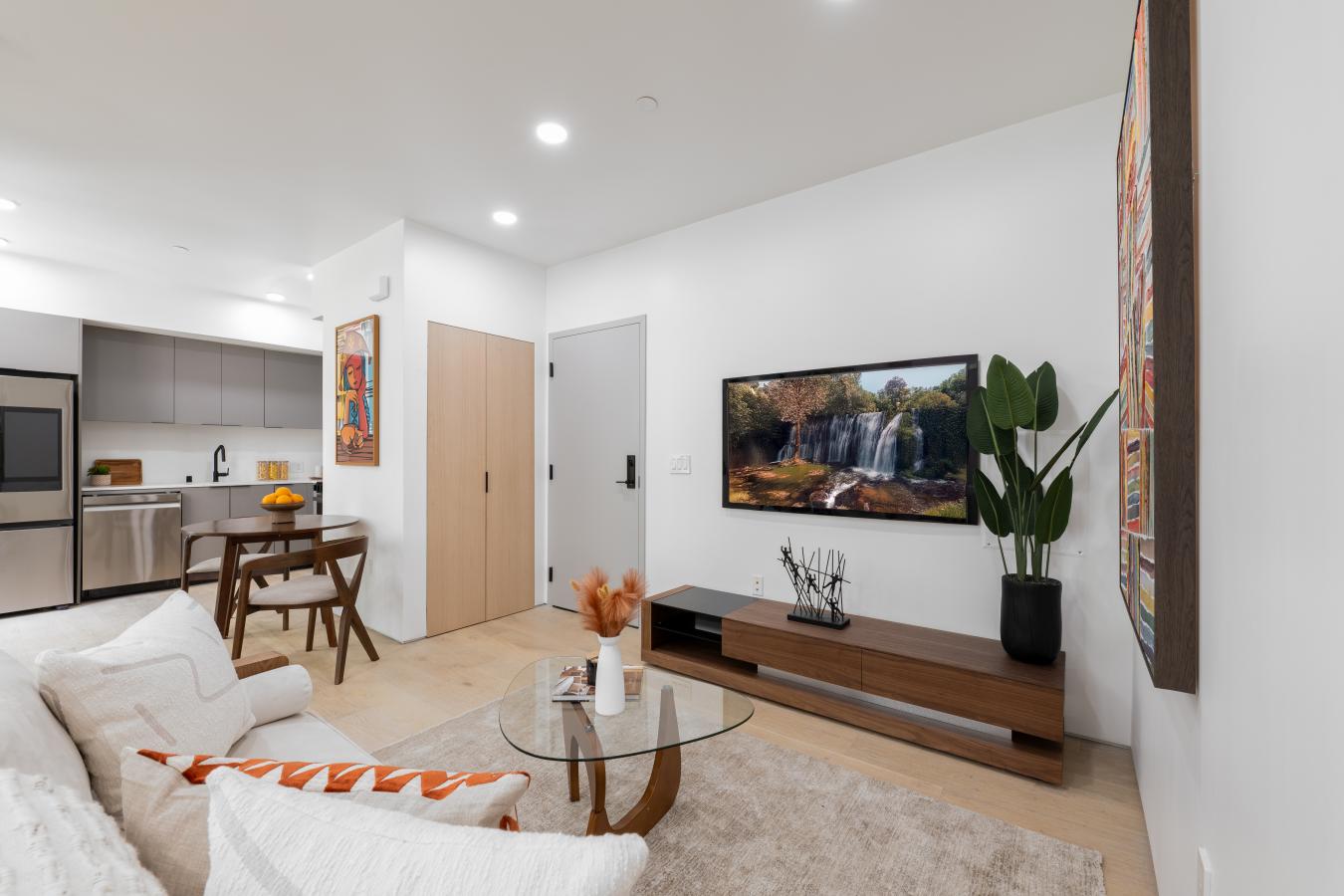 Los Angeles, California, 90024, United States, 1 Bedroom Bedrooms, ,1 BathroomBathrooms,Residential,For Sale,1919248