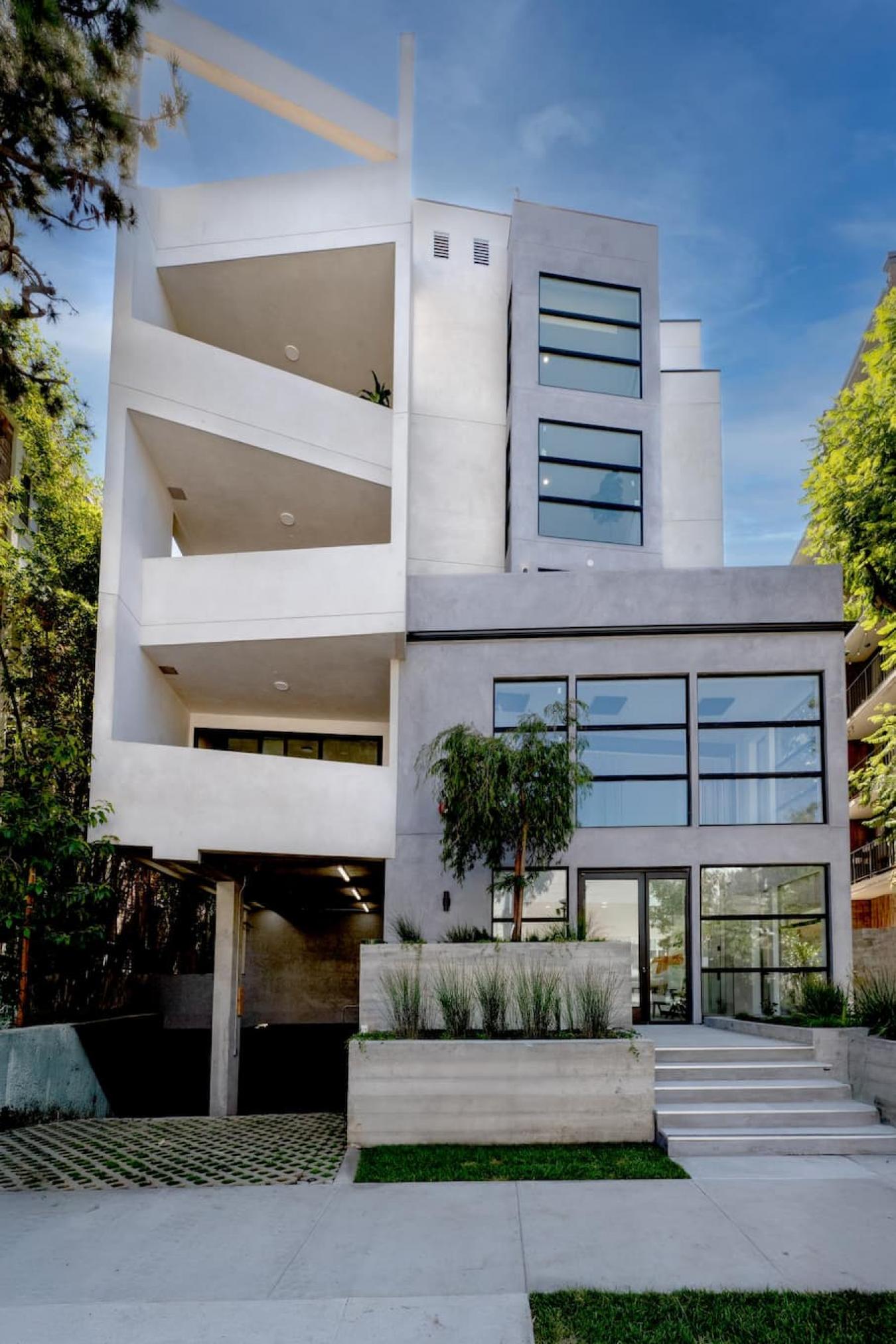 Los Angeles, California, 90024, United States, 1 Bedroom Bedrooms, ,1 BathroomBathrooms,Residential,For Sale,1919248