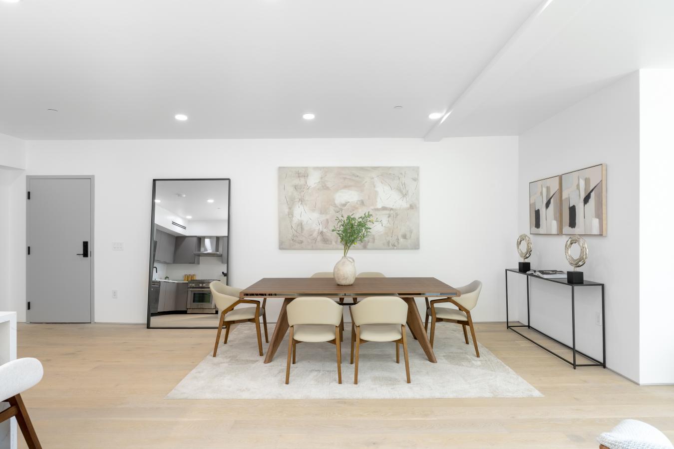Los Angeles, California, 90024, United States, 2 Bedrooms Bedrooms, ,2 BathroomsBathrooms,Residential,For Sale,1919247