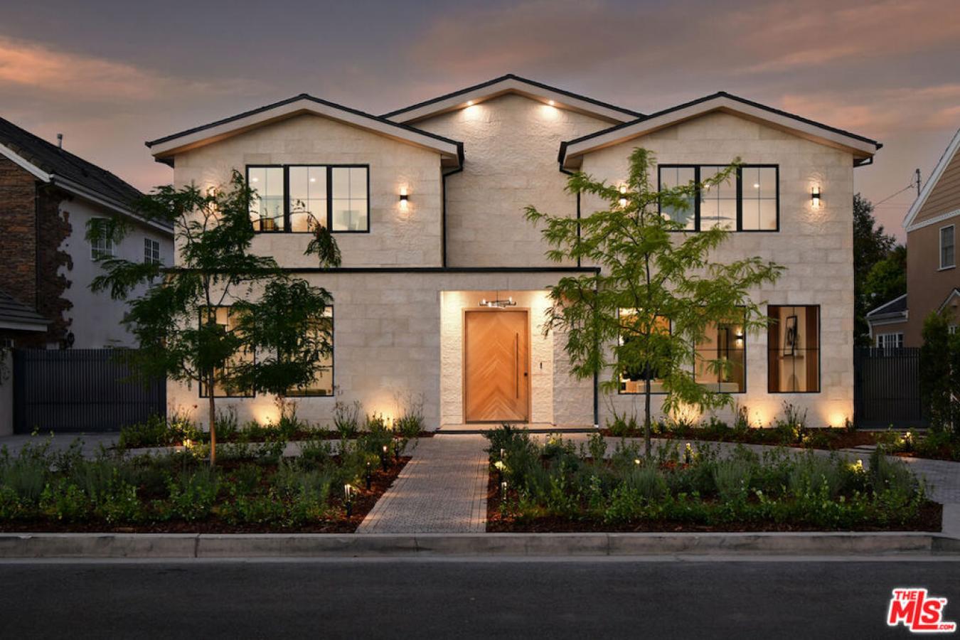 Toluca Lake, Los Angeles, 91505, United States, 5 Bedrooms Bedrooms, ,5 BathroomsBathrooms,Residential,For Sale,1920176