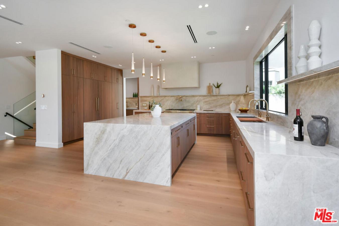 Toluca Lake, Los Angeles, 91505, United States, 5 Bedrooms Bedrooms, ,5 BathroomsBathrooms,Residential,For Sale,1920176