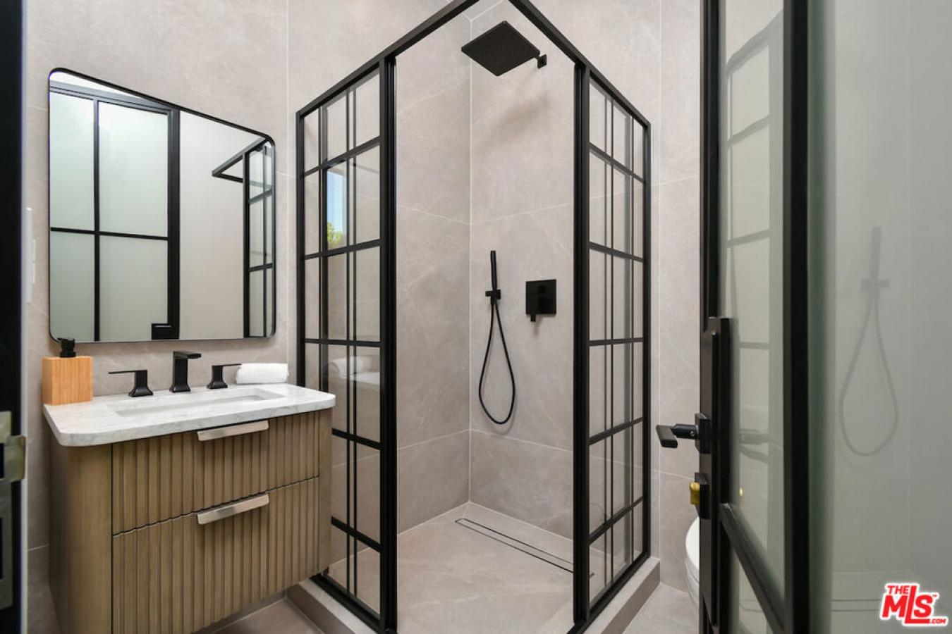 Toluca Lake, Los Angeles, 91505, United States, 5 Bedrooms Bedrooms, ,5 BathroomsBathrooms,Residential,For Sale,1920176