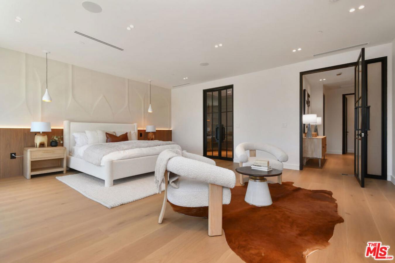 Toluca Lake, Los Angeles, 91505, United States, 5 Bedrooms Bedrooms, ,5 BathroomsBathrooms,Residential,For Sale,1920176