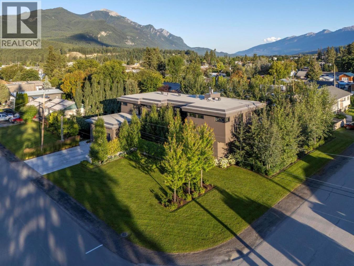 Golden, BC, V0A1H0, Canada, 5 Bedrooms Bedrooms, ,3 BathroomsBathrooms,Residential,For Sale,1920175