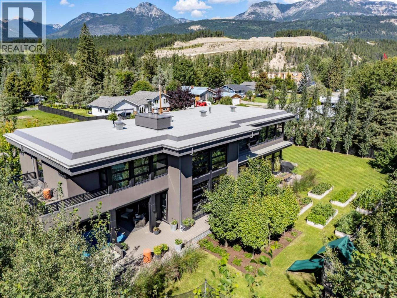 Golden, BC, V0A1H0, Canada, 5 Bedrooms Bedrooms, ,3 BathroomsBathrooms,Residential,For Sale,1920175