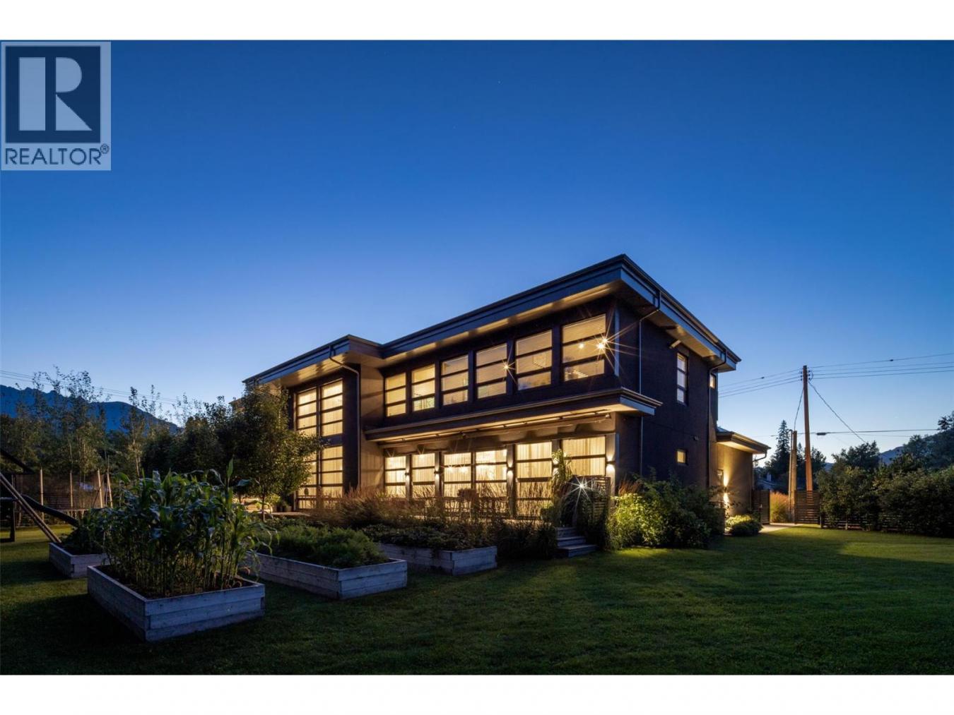 Golden, BC, V0A1H0, Canada, 5 Bedrooms Bedrooms, ,3 BathroomsBathrooms,Residential,For Sale,1920175