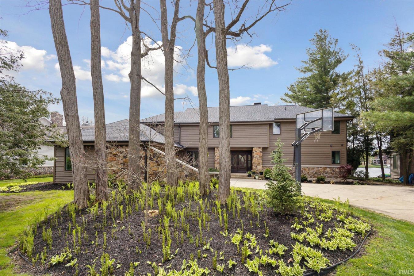 Elkhart, Indiana, 46514-4632, United States, 4 Bedrooms Bedrooms, ,4 BathroomsBathrooms,Residential,For Sale,1922227