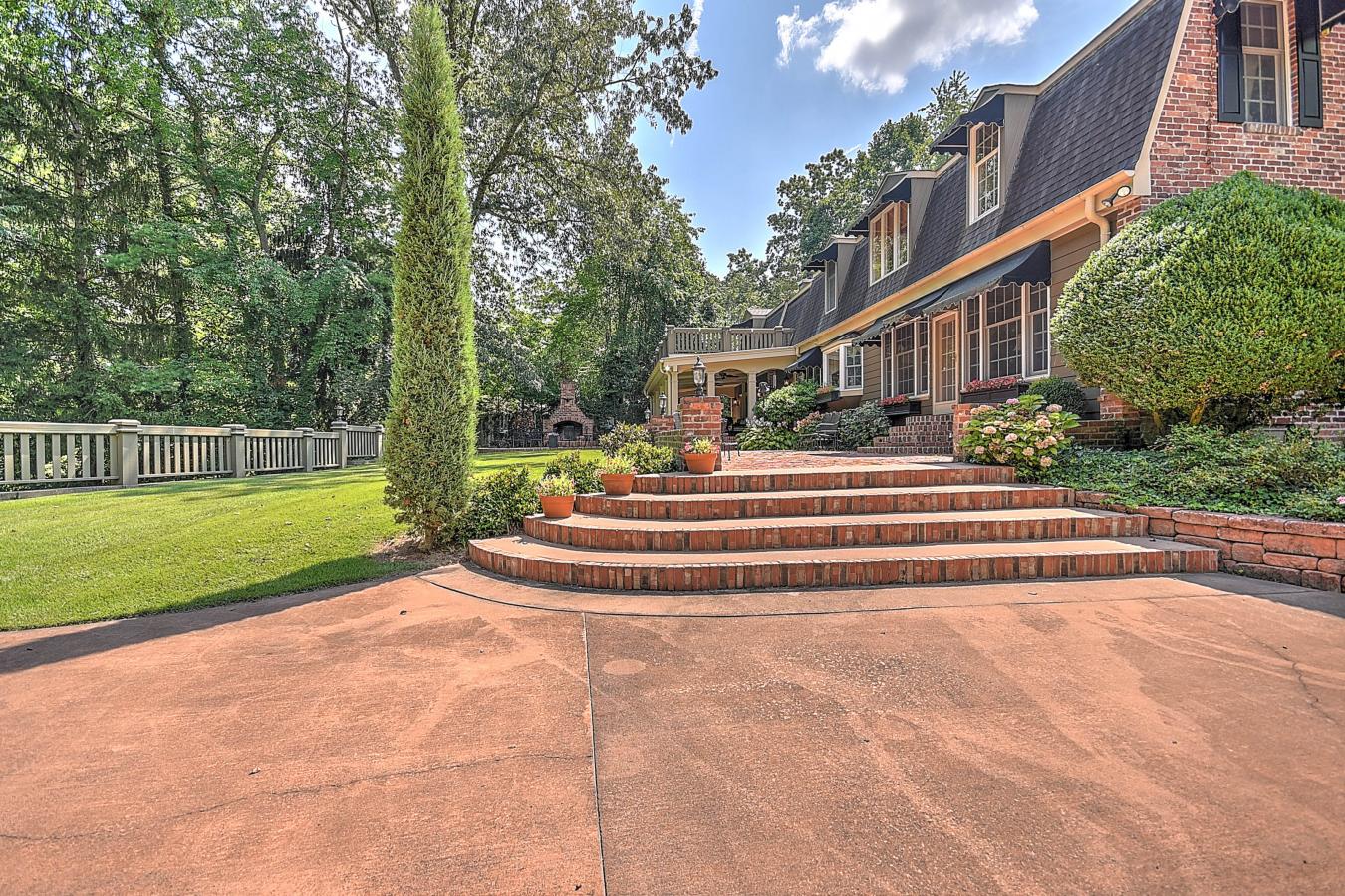 Bristol, Virginia, 24201, United States, 4 Bedrooms Bedrooms, ,3 BathroomsBathrooms,Residential,For Sale,1936039
