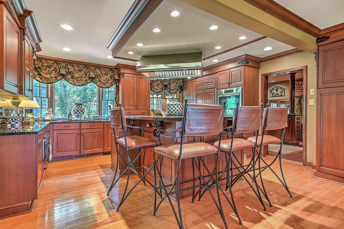 Bristol, Virginia, 24201, United States, 4 Bedrooms Bedrooms, ,3 BathroomsBathrooms,Residential,For Sale,1936039