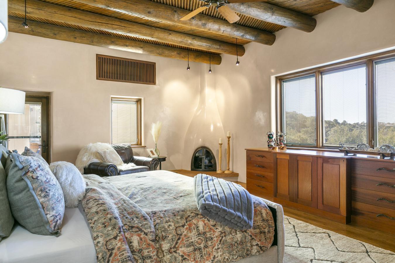Santa Fe, New Mexico, 87501, United States, 4 Bedrooms Bedrooms, ,6 BathroomsBathrooms,Residential,For Sale,1920169