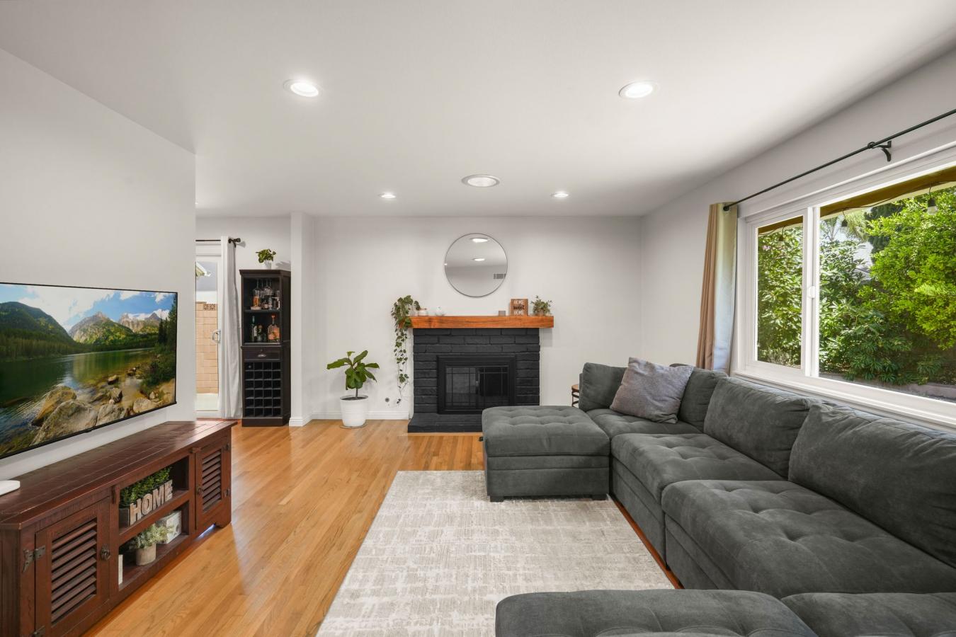 Newbury Park CA, Ventura, 91230, United States, 3 Bedrooms Bedrooms, ,2 BathroomsBathrooms,Residential,For Sale,1922220