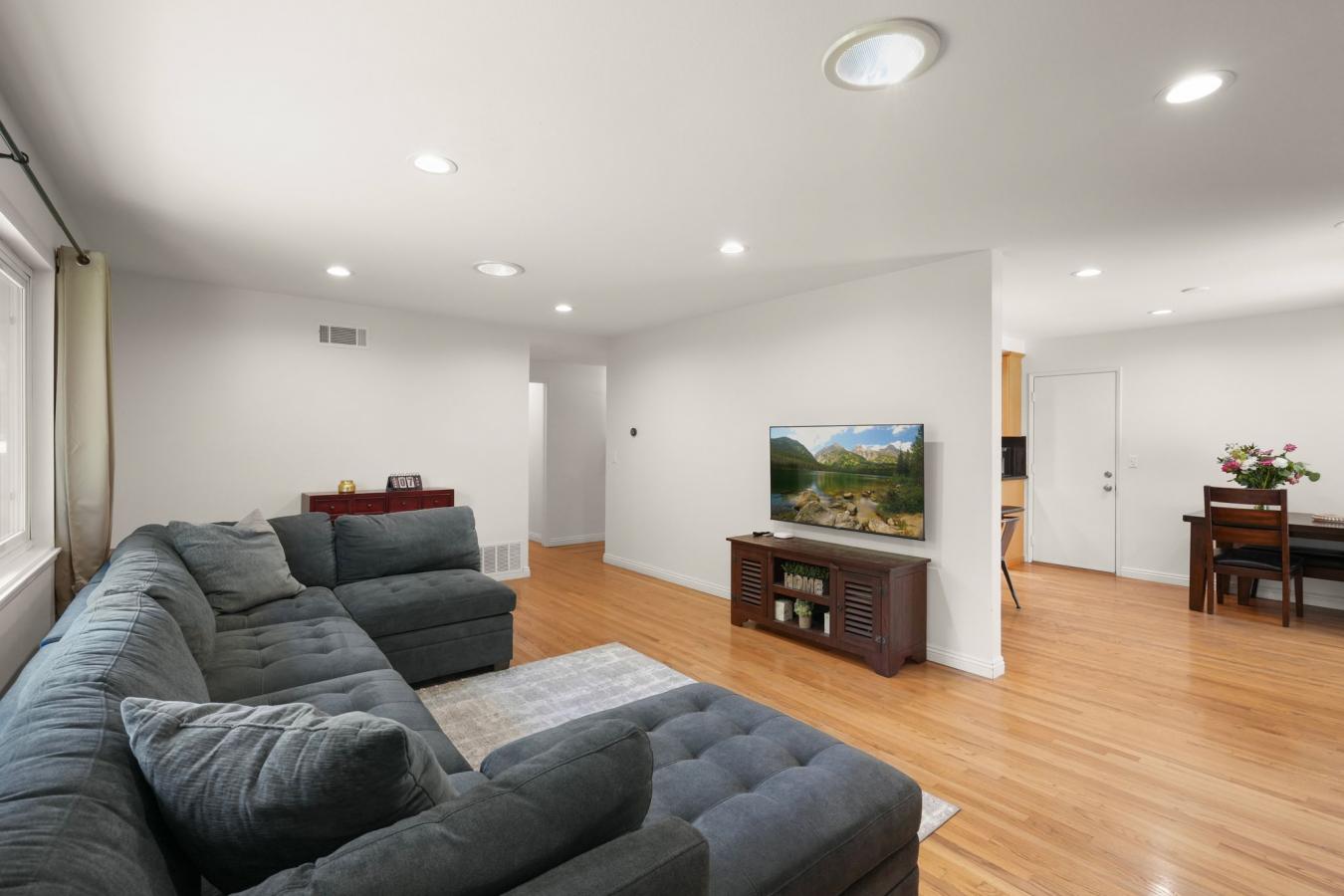 Newbury Park CA, Ventura, 91230, United States, 3 Bedrooms Bedrooms, ,2 BathroomsBathrooms,Residential,For Sale,1922220