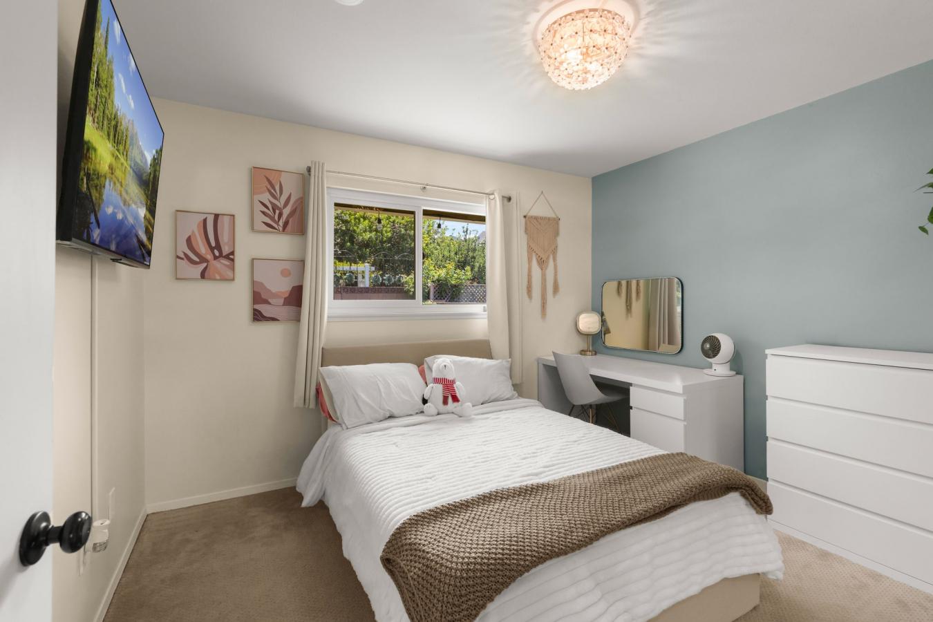 Newbury Park CA, Ventura, 91230, United States, 3 Bedrooms Bedrooms, ,2 BathroomsBathrooms,Residential,For Sale,1922220