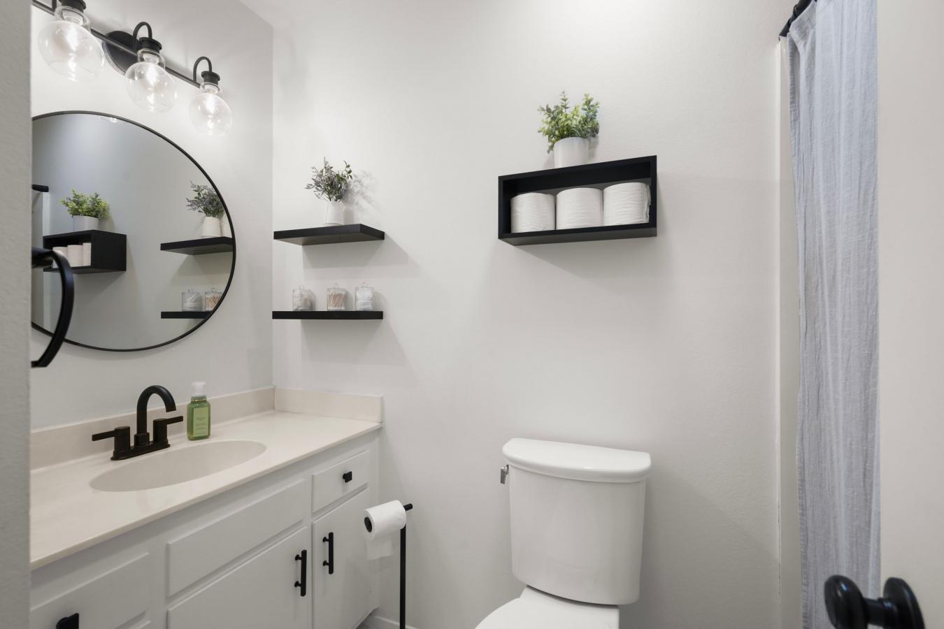 Newbury Park CA, Ventura, 91230, United States, 3 Bedrooms Bedrooms, ,2 BathroomsBathrooms,Residential,For Sale,1922220