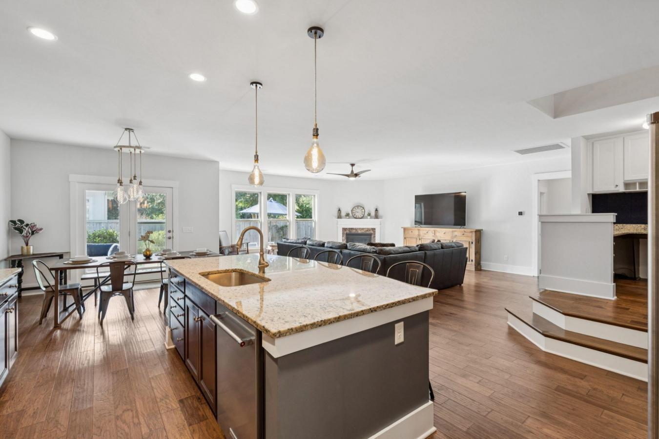 Mount Pleasant, Charleston, 29466, United States, 5 Bedrooms Bedrooms, ,4 BathroomsBathrooms,Residential,For Sale,1922605