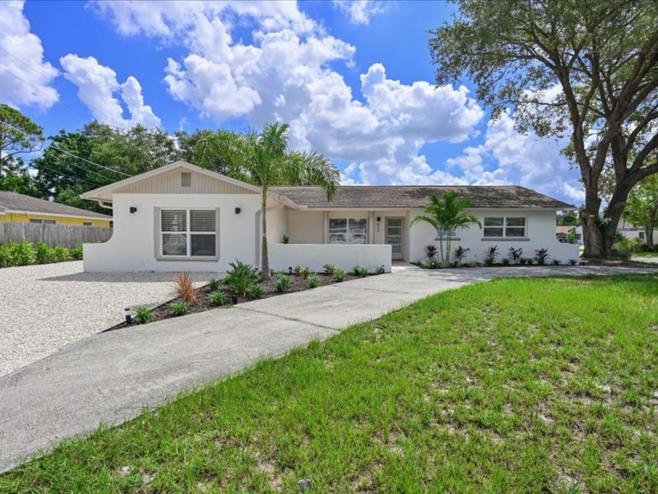 Sarasota, Florida, 34237, United States, 4 Bedrooms Bedrooms, ,2 BathroomsBathrooms,Residential,For Sale,1922215