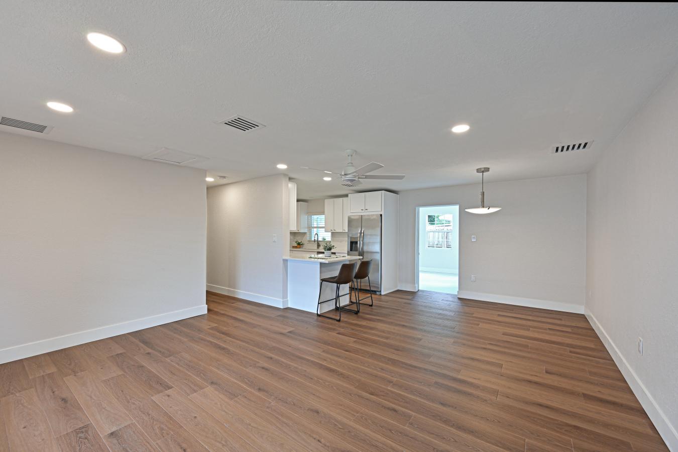 Sarasota, Florida, 34237, United States, 4 Bedrooms Bedrooms, ,2 BathroomsBathrooms,Residential,For Sale,1922215