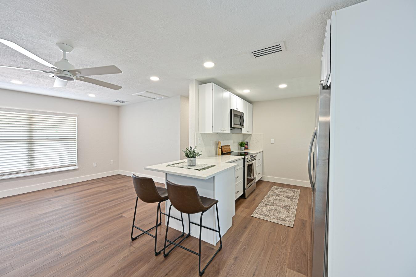 Sarasota, Florida, 34237, United States, 4 Bedrooms Bedrooms, ,2 BathroomsBathrooms,Residential,For Sale,1922215