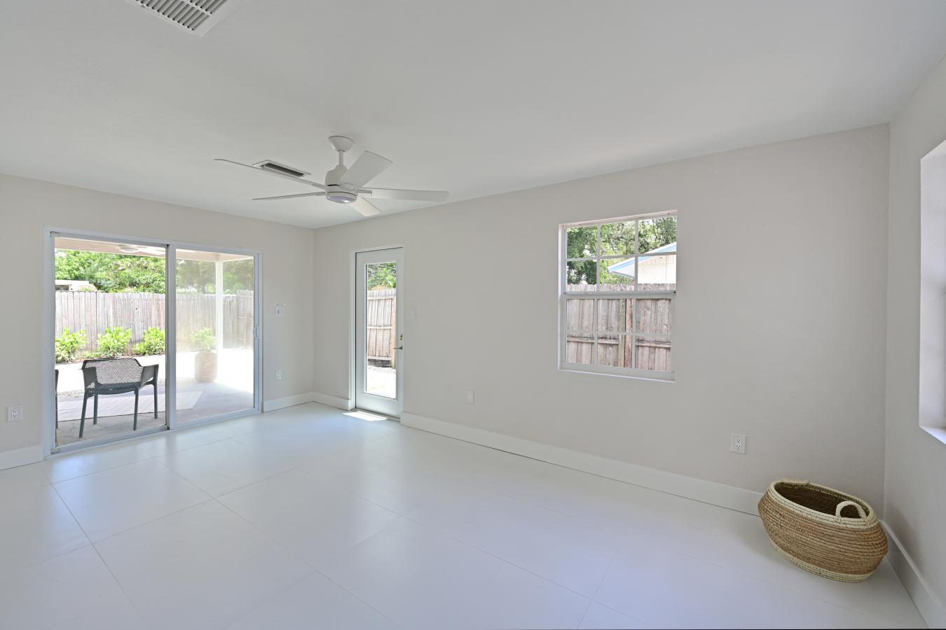 Sarasota, Florida, 34237, United States, 4 Bedrooms Bedrooms, ,2 BathroomsBathrooms,Residential,For Sale,1922215