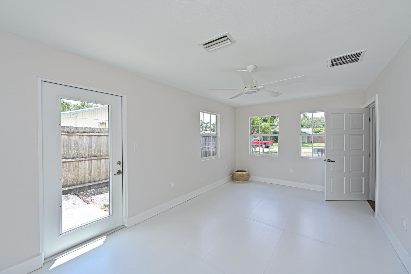 Sarasota, Florida, 34237, United States, 4 Bedrooms Bedrooms, ,2 BathroomsBathrooms,Residential,For Sale,1922215