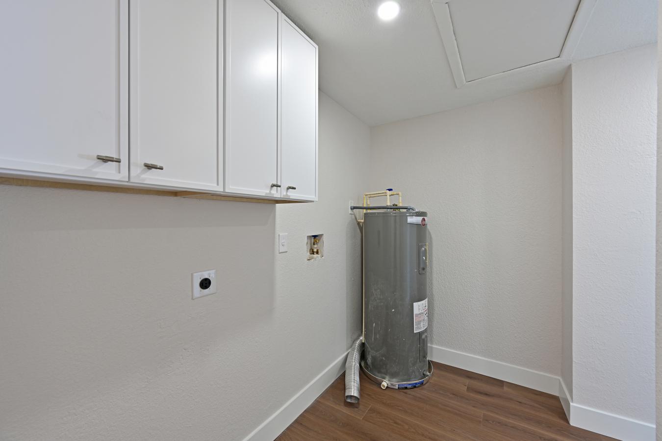 Sarasota, Florida, 34237, United States, 4 Bedrooms Bedrooms, ,2 BathroomsBathrooms,Residential,For Sale,1922215