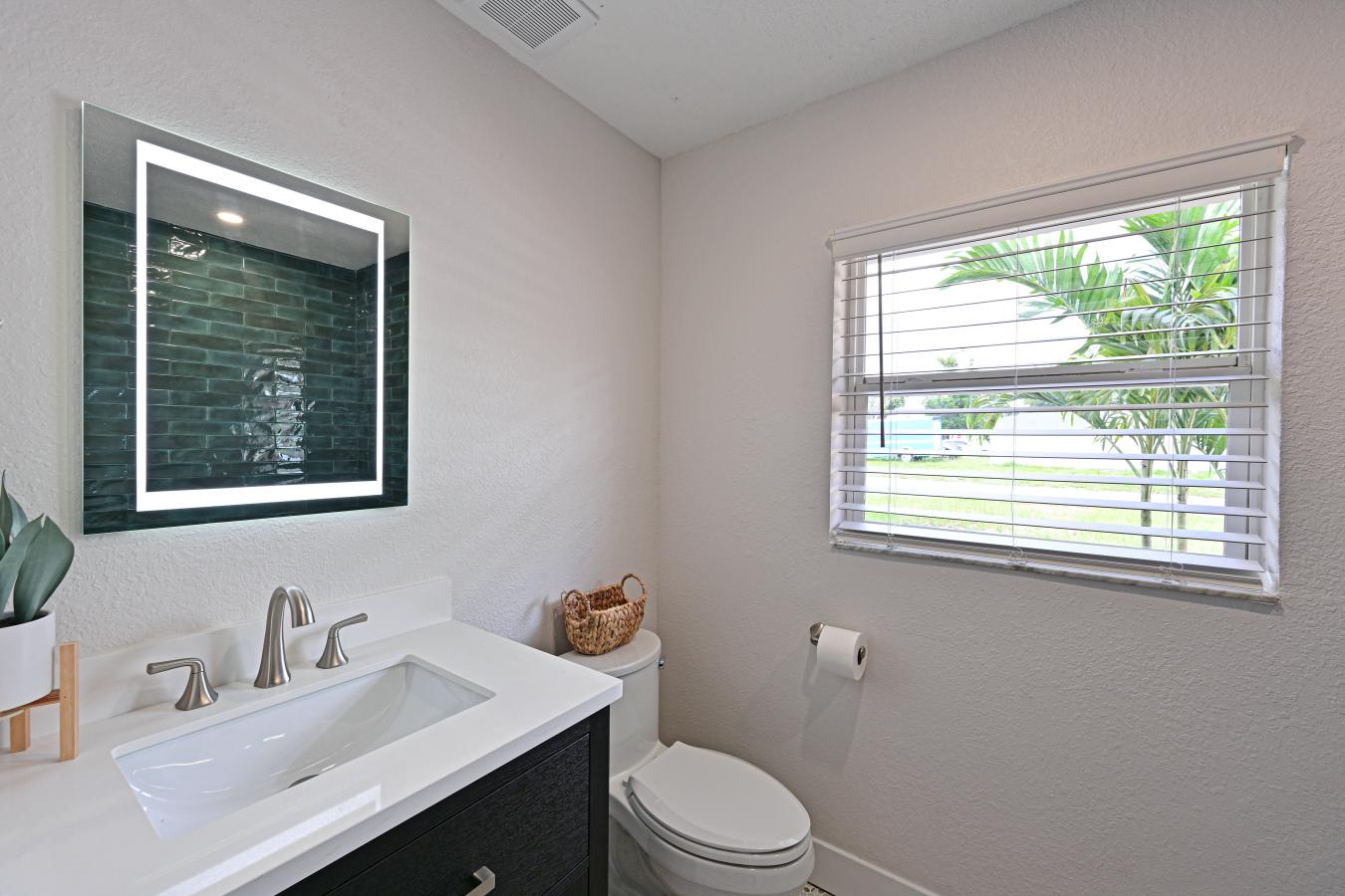 Sarasota, Florida, 34237, United States, 4 Bedrooms Bedrooms, ,2 BathroomsBathrooms,Residential,For Sale,1922215