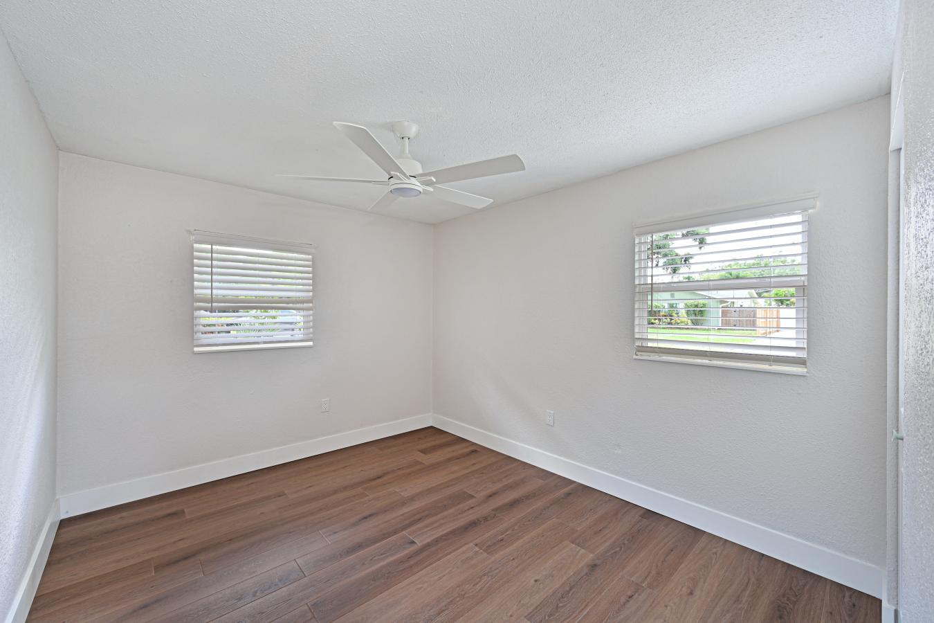 Sarasota, Florida, 34237, United States, 4 Bedrooms Bedrooms, ,2 BathroomsBathrooms,Residential,For Sale,1922215