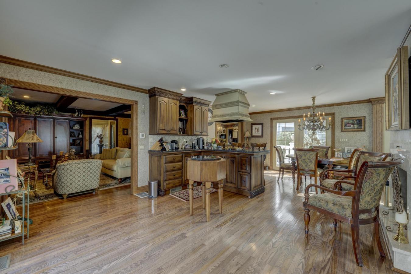 Munson Township, Ohio, 44024, United States, 4 Bedrooms Bedrooms, ,4 BathroomsBathrooms,Residential,For Sale,1922214